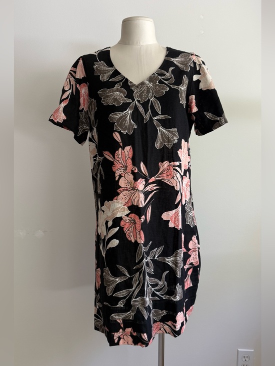 Nicole Miller Dresses & Skirts - Nicole Miller Black Midi Dress with Pink and Cream Floral Design